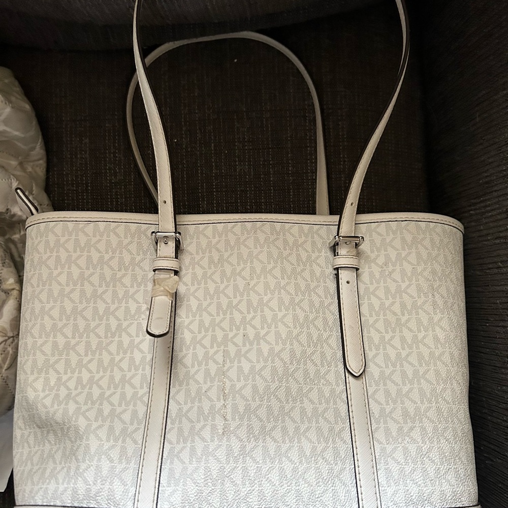 Michael Kors White Tote Bag-NEVER BEEN USED! - Picture 2 of 7